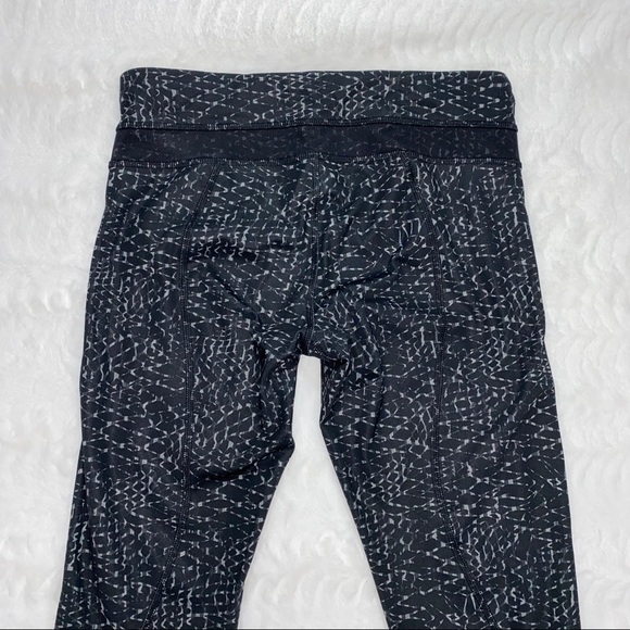 Lululemon Tight II in Snake Battleship Size 6 - Picture 5 of 11